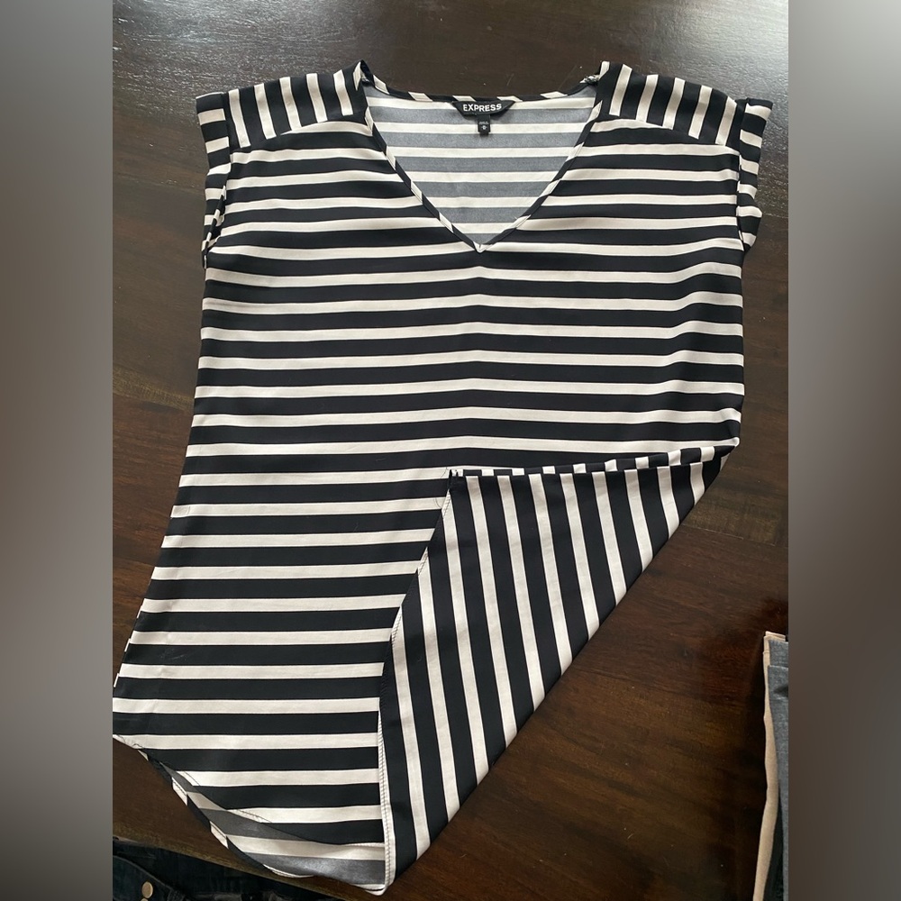 Black and White Striped V-Neck Top